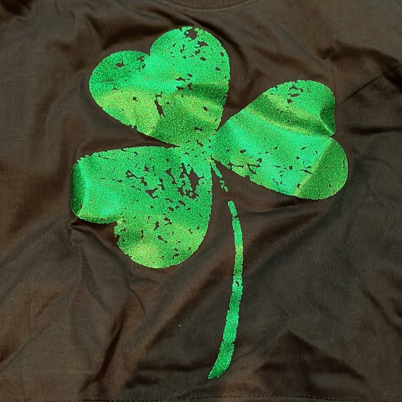 Cute shamrock crop top - Picture 2 of 4